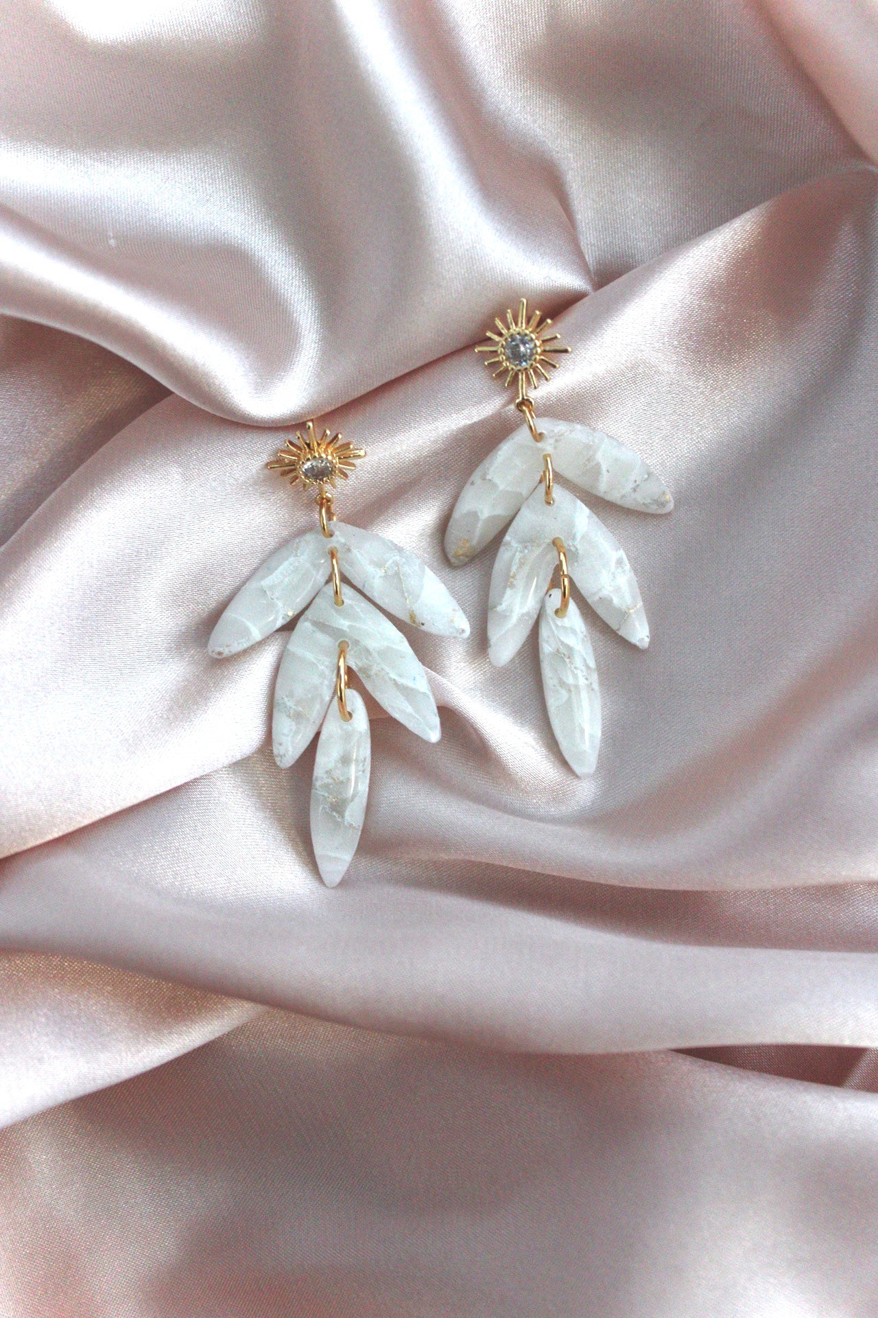 White translucent polymer clay earrings - Kreativ Studio